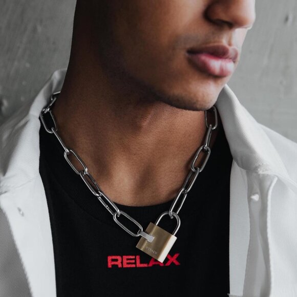 Vitaly Trespass necklace seen on Katy Perry - Picture 4 of 11